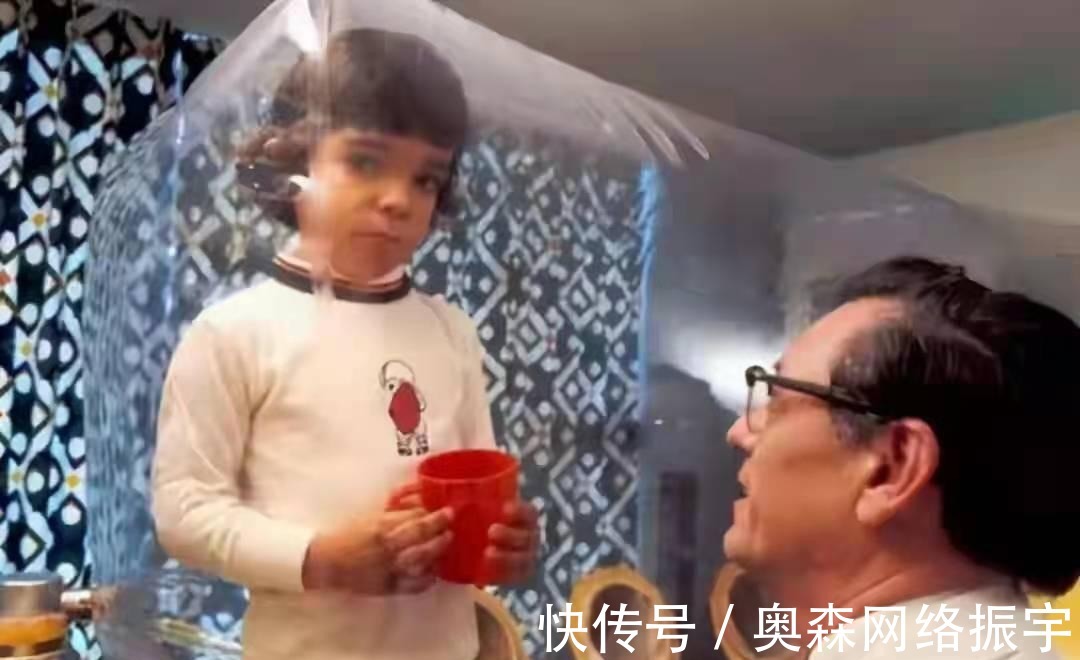 死亡|12岁才走出隔离罩的“泡泡男孩”，在死亡前第一次和妈妈拥抱