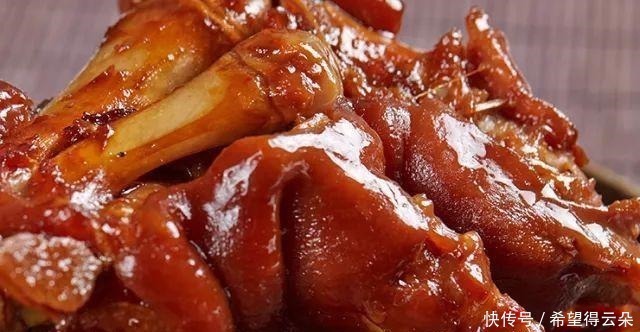 勺料酒|卤猪蹄拿起来就焯水第一步就做错了,难怪做出来油腻还有异味