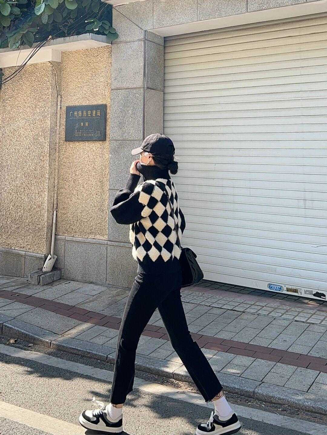 女人味 初春选裤子,千万别错过这两种,轻盈遮肉还能增加女人味