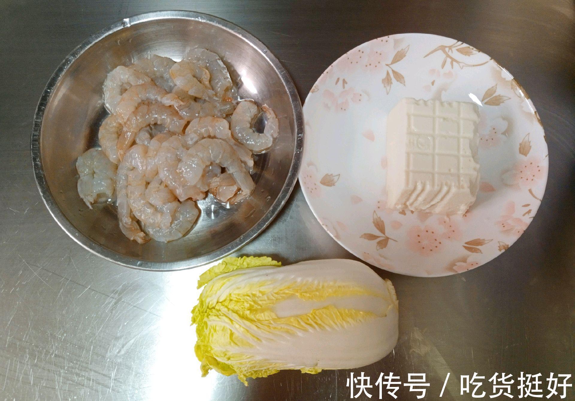 虾滑豆腐白菜汤|虾滑豆腐白菜汤：豆腐软糯，白菜脆爽，而虾滑Q弹软滑，这味绝了