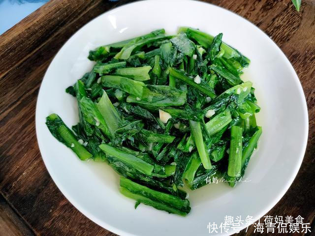 营养|一家四口的晚餐,妈妈做了三菜一汤,简单营养味美,家人吃着开心