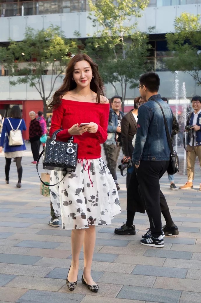 女性|女性穿上高跟鞋, 打造出无与伦比的美丽