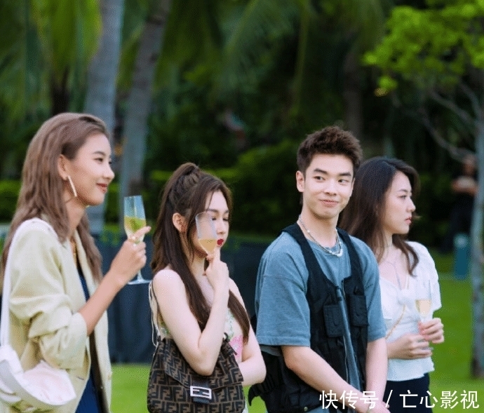 综艺 《我们恋爱吧3》将袭?确认回归嘉宾是老熟人,拟邀有几位综艺咖