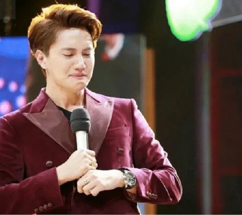 天天向上的小五,临走时不顾一切跪接汪涵的银行卡离开,现状如何