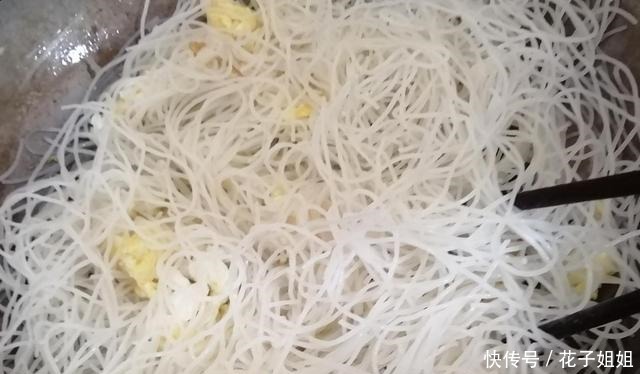在家里炒米粉,为什么没有路边摊好吃,加这样比它好吃百倍