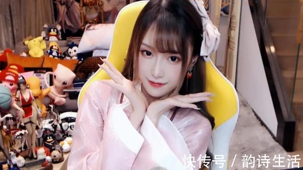 小错误|腐团儿COS绝美春姬,“蝴蝶结”比心美出新高度,却因1动作差点引来超管