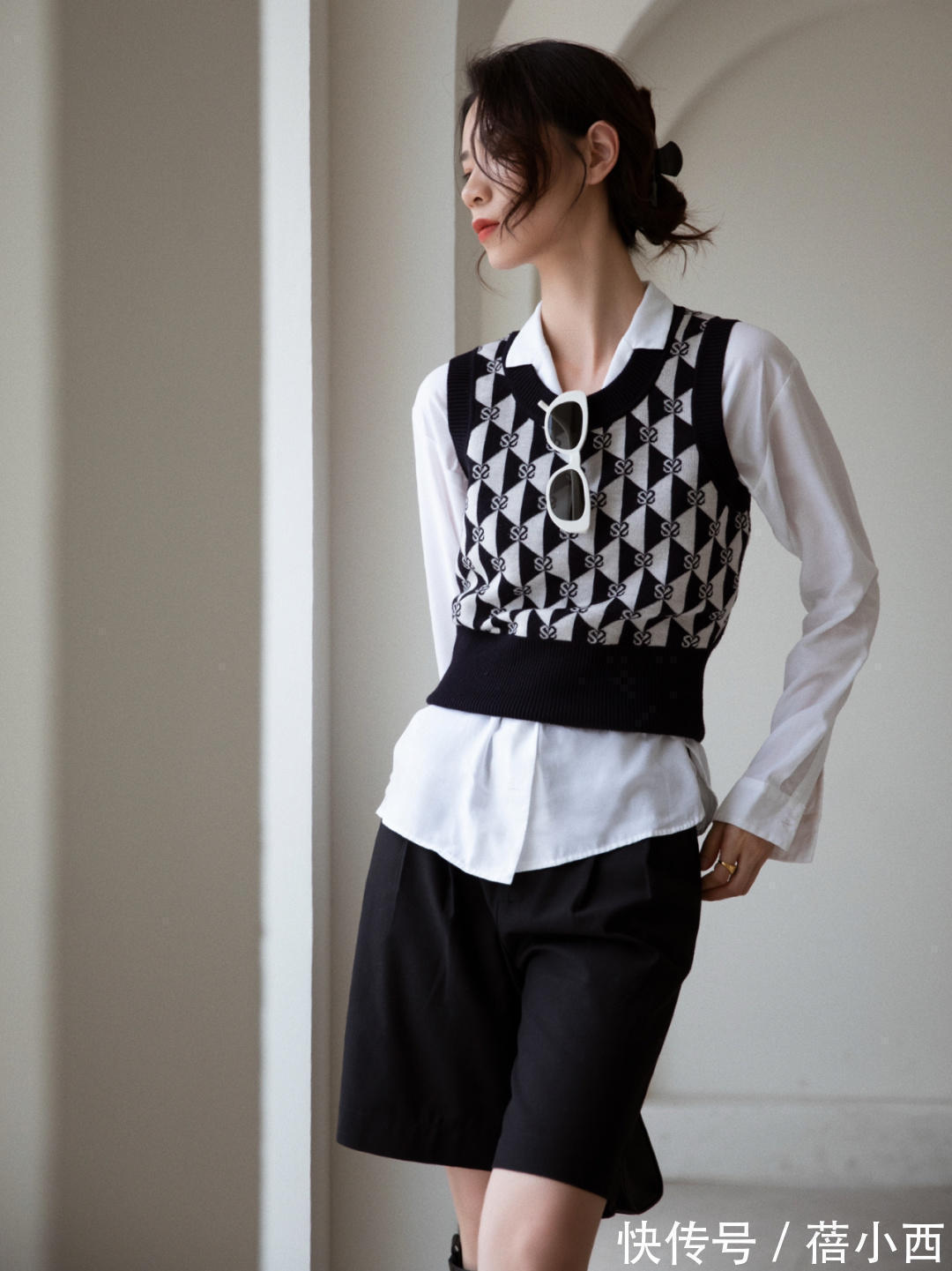 针织开衫 针织衫穿出“奶奶辈”的感觉?来看这位博主的穿搭,全是实用干货