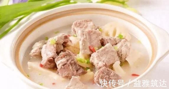 莲藕|做莲藕炖排骨,牢记2窍门,炖好的汤汁不发黑,莲藕排骨鲜香软烂