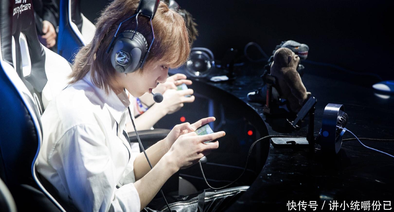 游娱君 又开始了华晨宇演唱会片花曝光,又强调自己游戏水平好