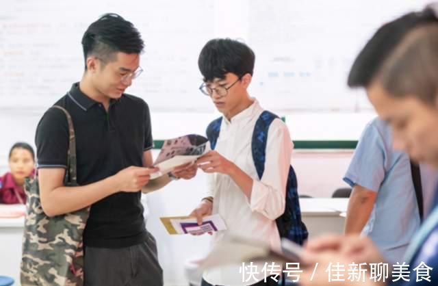 985大学|985大学生,活成一个“笑话”,父母:砸锅卖铁供他读书错了吗