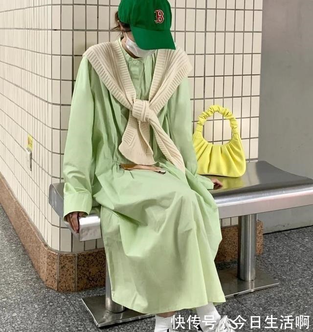 色调 黄黑皮女生穿衣“颜色”很重要,学会这些搭配技巧,显白显气质!