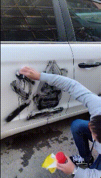 |搞笑GIF:小兄弟你这口罩从哪买的,我想给我女朋友也买一个