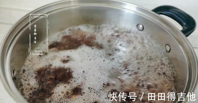 红豆|入冬了,女人每天早上喝一碗它,简单营养又香甜,热乎乎的真舒服!