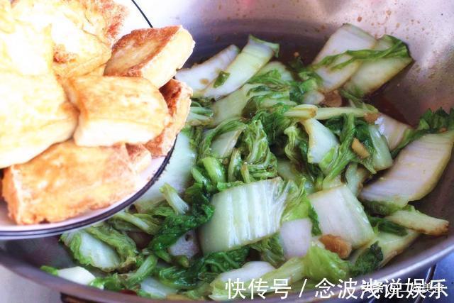 白菜|才知道，白菜炖豆腐一直都做错了，教您新做法，上桌汤汁都不剩
