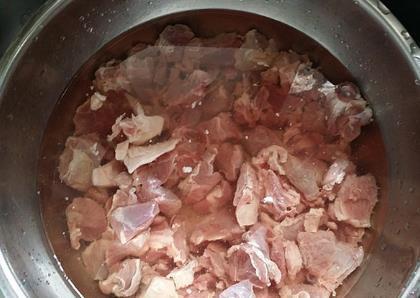 炖羊肉时,牢记“3要2不要”,羊肉汤奶白不发黑,鲜美无腥膻味!