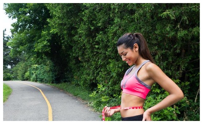 跑步|早起空腹“吃一物、喝一水”,坚持一段时间,小肚子或能渐渐平坦