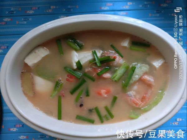 鲜虾豆腐丝瓜汤