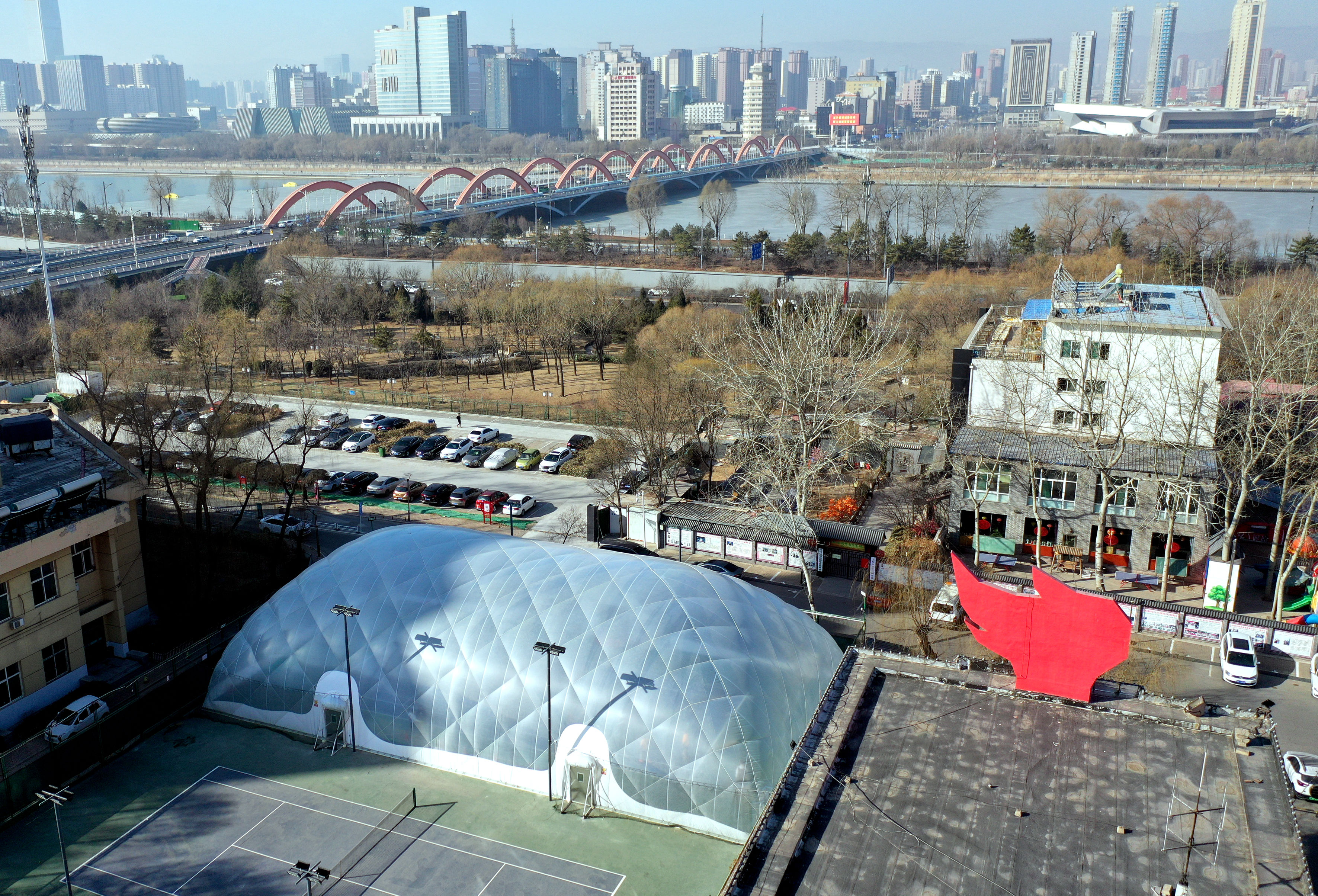 即将开放！国内首座全透明气膜体育馆在太原亮相