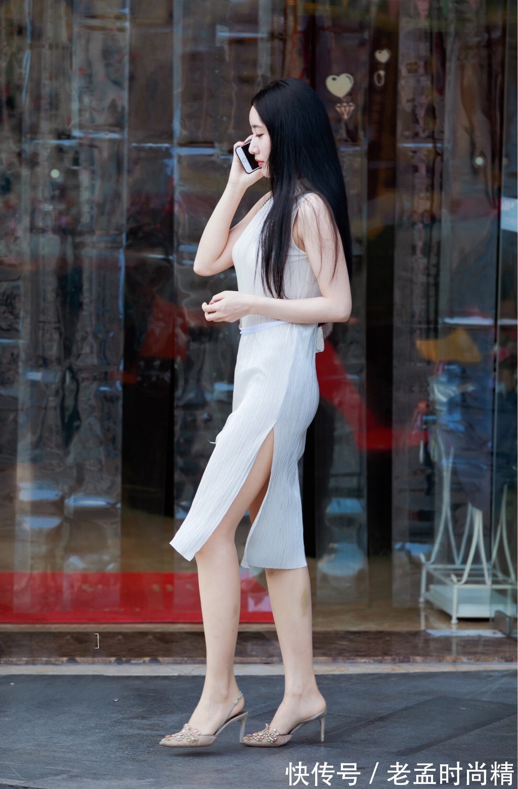 高跟鞋 街拍路人,时尚好看的高跟鞋穿搭参考,让你成为有气场的魅力女神