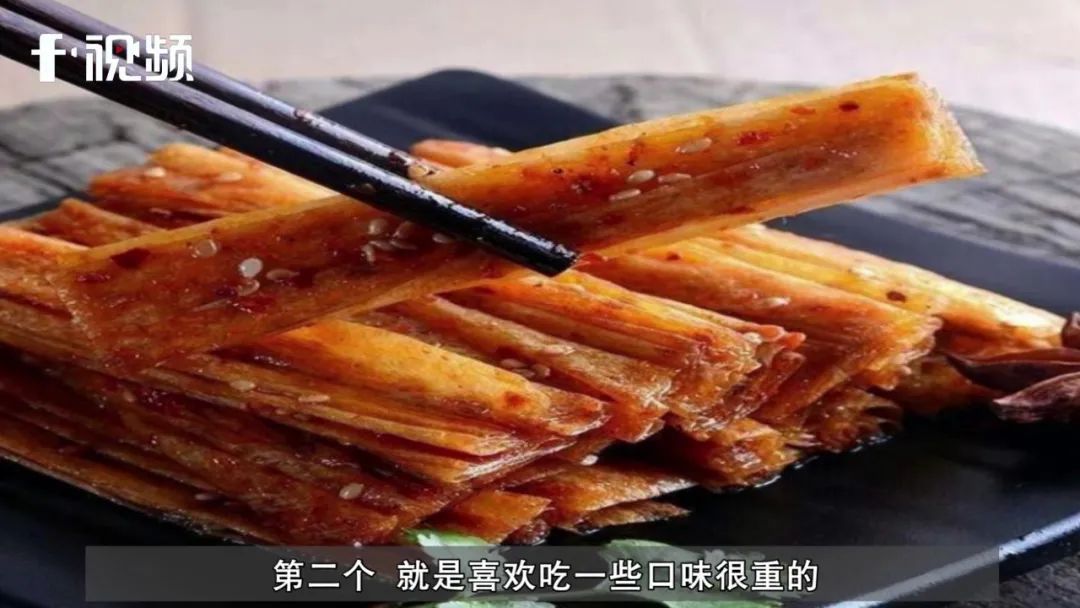 胃肠|女大学生一次吃太多辣条后肠穿孔，医生提醒这类食物要少吃