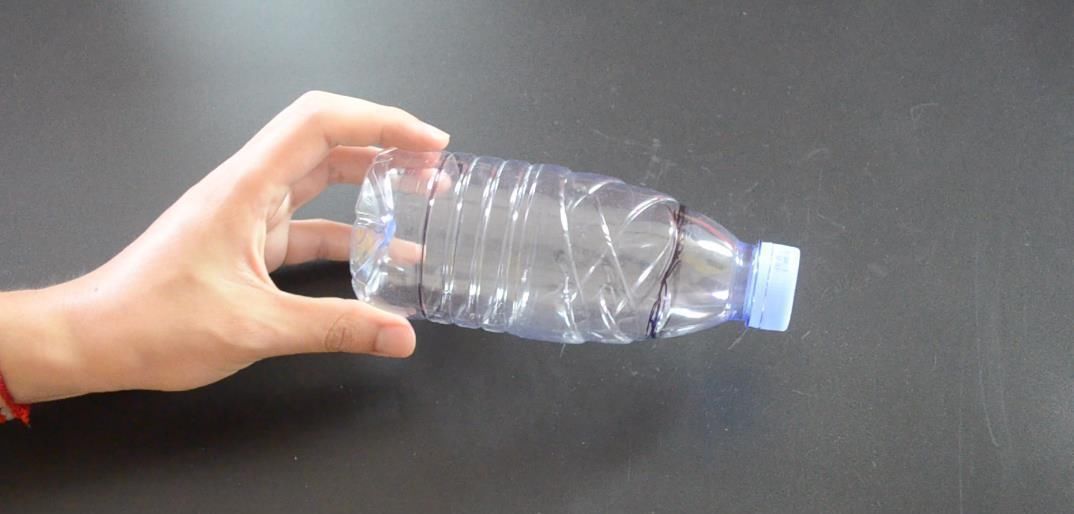 擀饺子皮|擀面杖上套一个塑料瓶, 放在厨房太实用了, 解决了很多人的烦恼