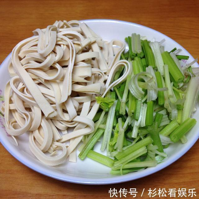 10分钟快手家常菜之芹菜炒千张,小孩子爱吃您还能不会吗