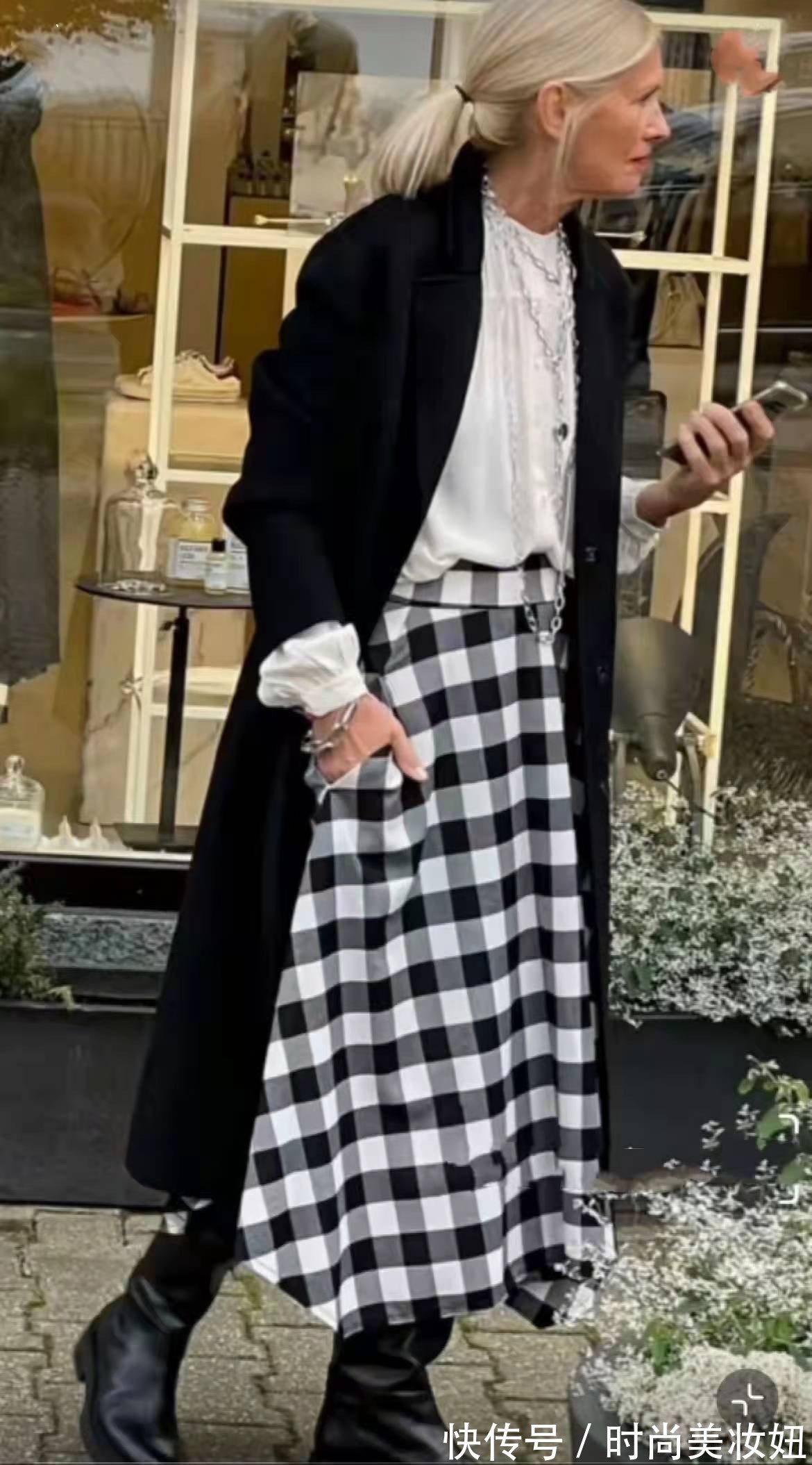 这位60岁老人太会穿了,简约大气又洋气,靠穿搭年轻了10岁