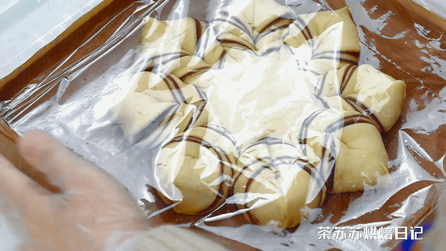 圣诞节快到了，教你做一款适合过节的甜点！简单快手，好吃过瘾！