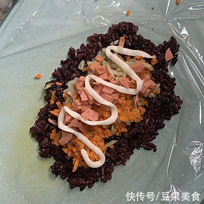 保鲜膜|鲜香下饭的杂粮饭团，你喜欢吗？