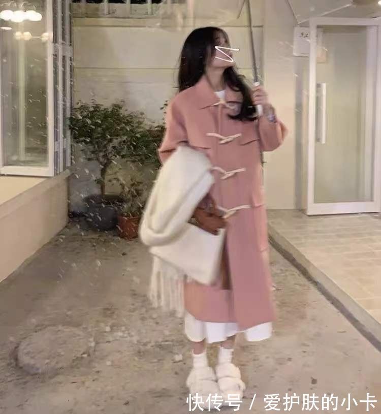 可爱 牛角扣大衣真是时髦又好穿,搭配牛仔裤简直太好看了!