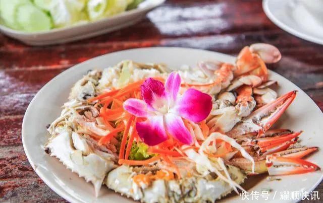 蒸螃蟹时,直接上锅蒸就废了多加这1步,蟹肉鲜嫩入味不流黄