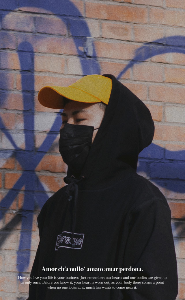 卫衣 Supreme x GCY郭春雨 2022 联名系列单品海报公布,争议性新作