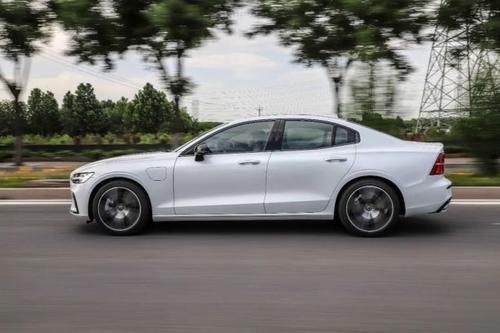 暴力|沃尔沃S60混动试驾实测544秒破百,优雅又暴力,千万别挑逗