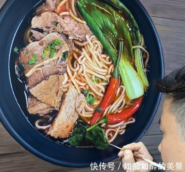 这碗牛肉面是画出来的，放大20倍观察，绘画细节太逼真了