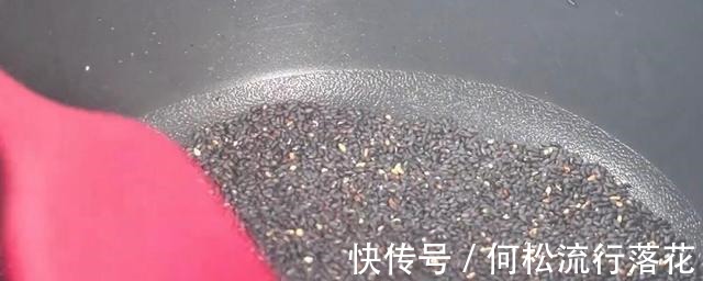 黑芝麻|平时别忘了多给孩子吃它，富含钙，加这几样简单一做，补脑长高个！