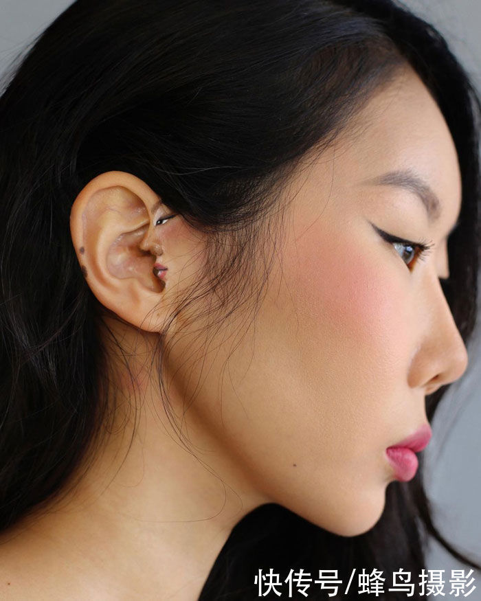 艺术家|韩国一女学生在身上画画,脸和牙齿都不放过,犹如“贞子”再现