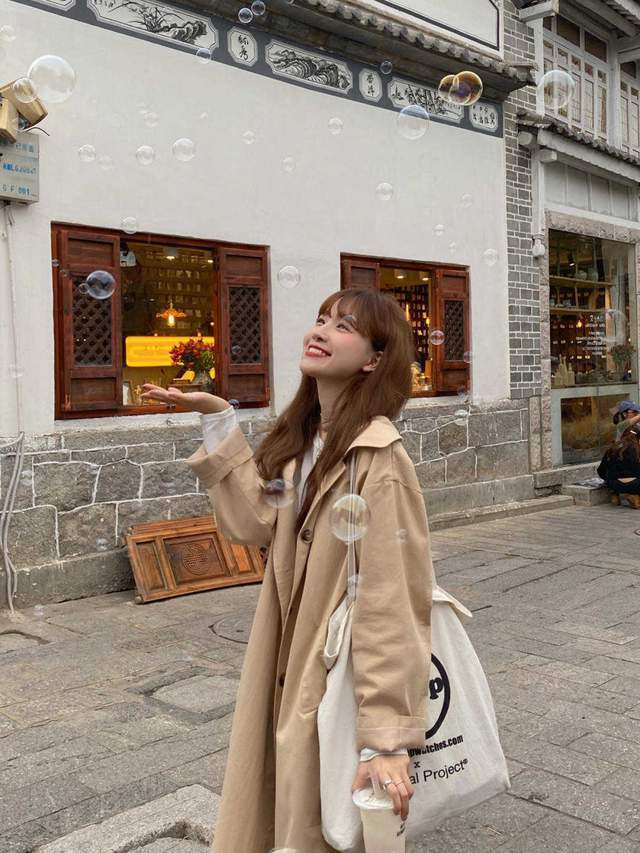 穿搭|这是我见过最洋气的通勤穿搭:风衣搭配牛仔裤,很实用又高级洋气