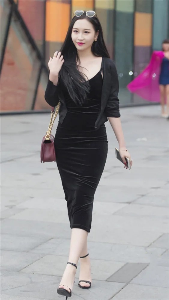 街拍: 旗袍元素与现代元素相融合，温婉大气的同时又时尚靓丽