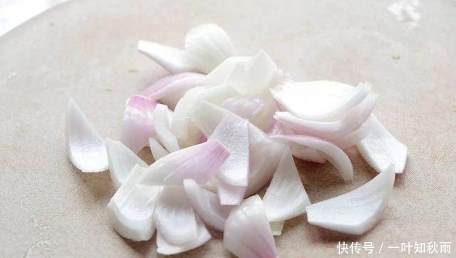 年糕这样炒超级美味快手,一顿两碗不够吃!吃了还想吃!