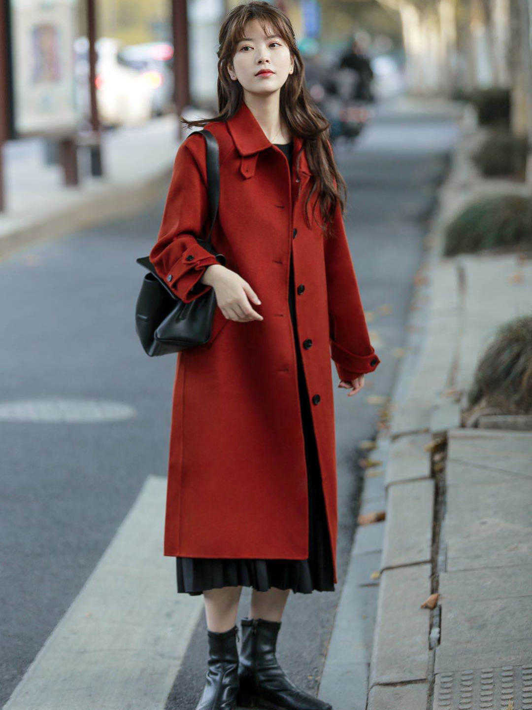 大地色|一般有品位的女人,都会选择三种颜色大衣,显年轻又有高级感