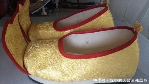 鞋子 古人穿的鞋子,为何前头总是翘起来?专家道出玄机,佩服古人智慧