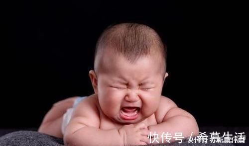 静静|1岁宝宝半夜摔下床,妈妈做法让婆婆直呼冷血,医生直言:做得对