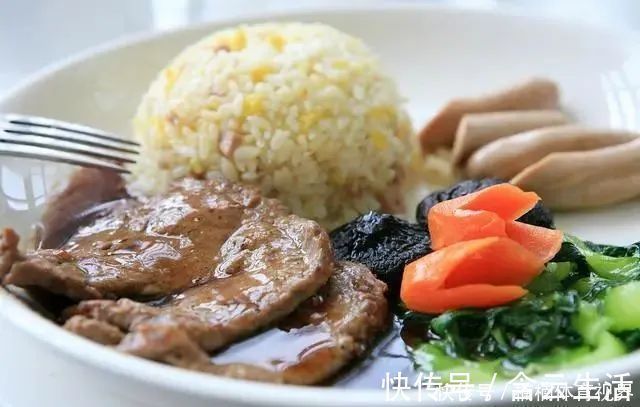 泡面|公布最长肉的主食,热量堪比“喝油”,若你爱吃,身材越来越圆润