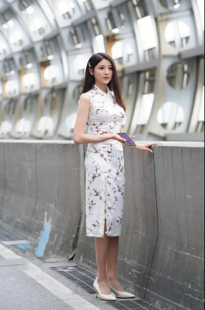 花式|街拍:花式旗袍,展现性感好身材