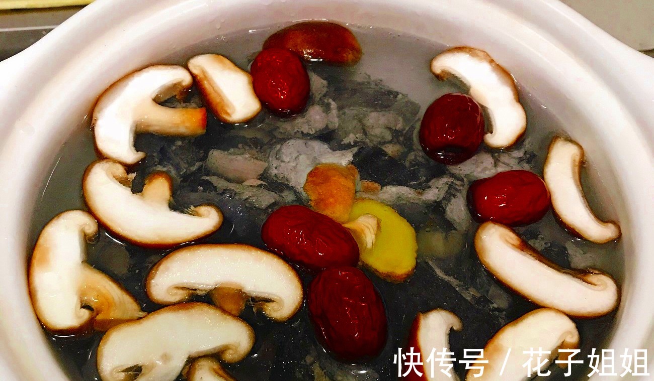 鸡汤|不管是炖土鸡还是炖乌鸡,牢记“2放3不放”,鸡汤鲜美不腻更好喝!