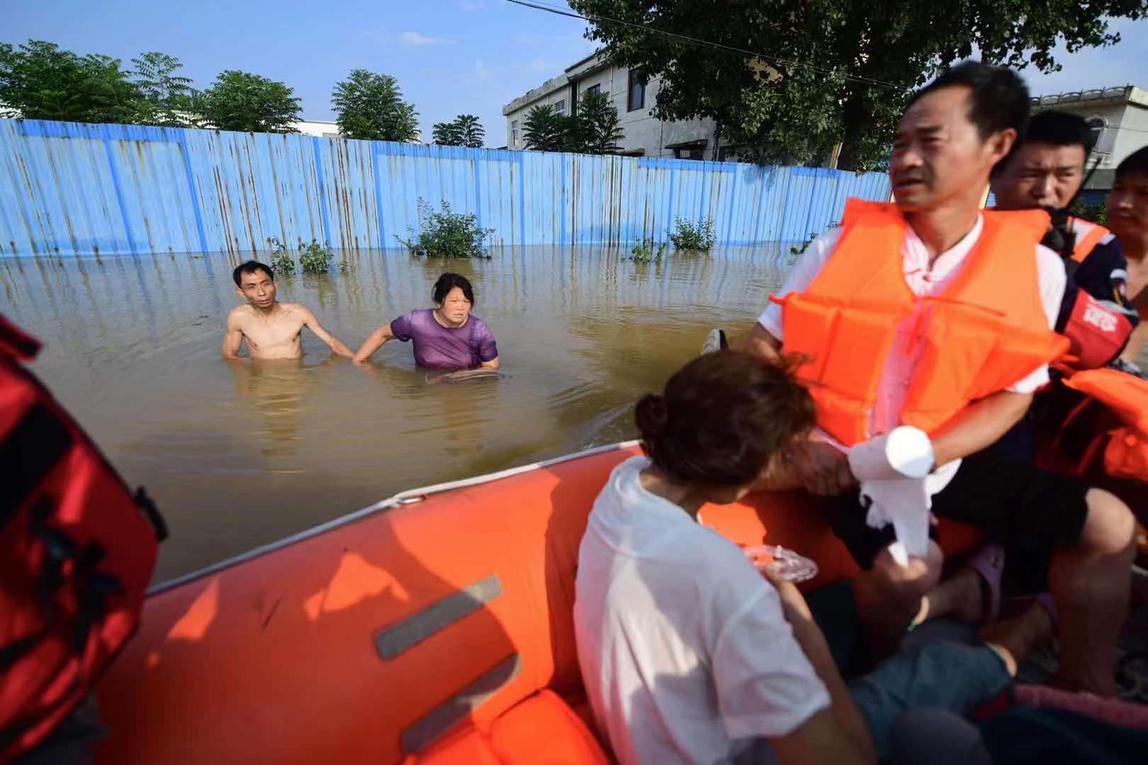 本端记者参战，亲历争分夺秒新乡水上生死营救|我在现场 | 参战