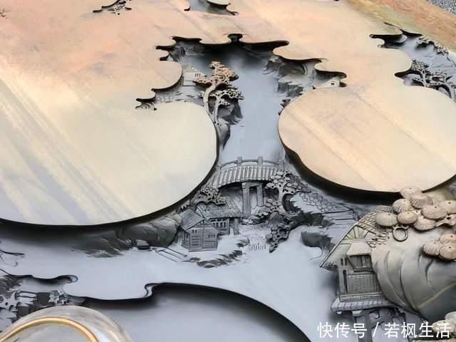 山水画&真正的“难得一见”，把长近2米的石头刻成山水画，还制成了茶盘