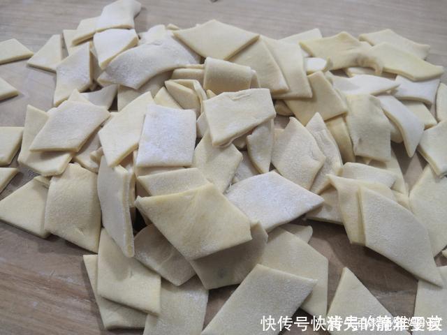 早餐这样做，有菜有蛋有主食，营养多味道香，一上午都不饿