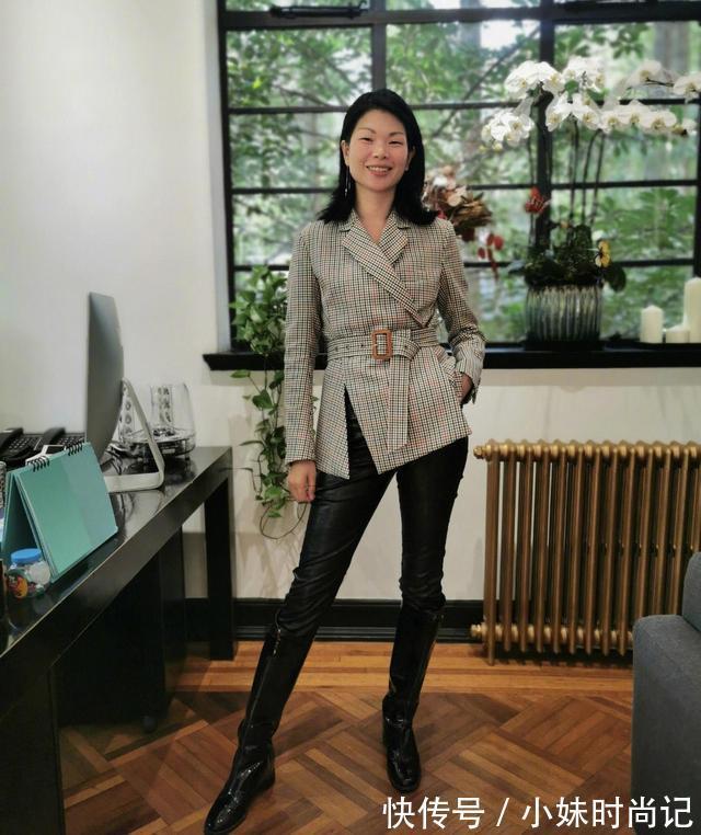 丝绒西装|吕燕真不愧是超模!身穿酒红色丝绒西装精致高级,气场十足