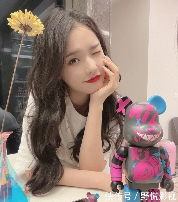 林允分享近期日常 下厨做美食生活情趣满满